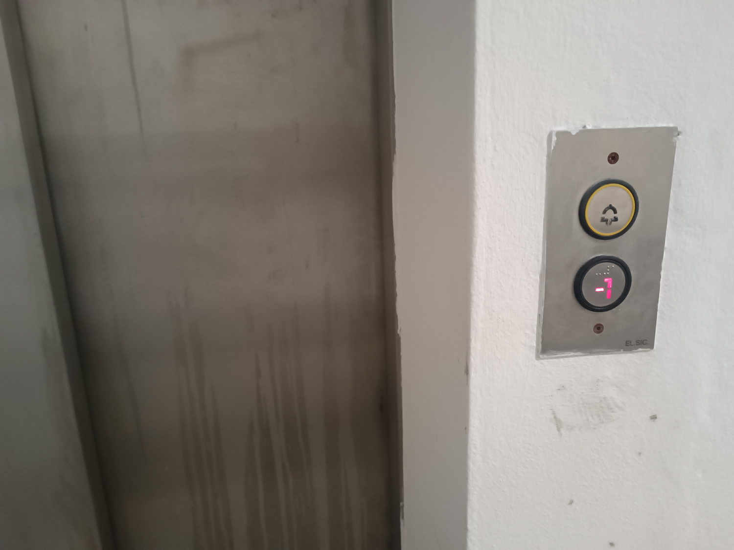 MerateParkingSilos7.jpg (151 KB)