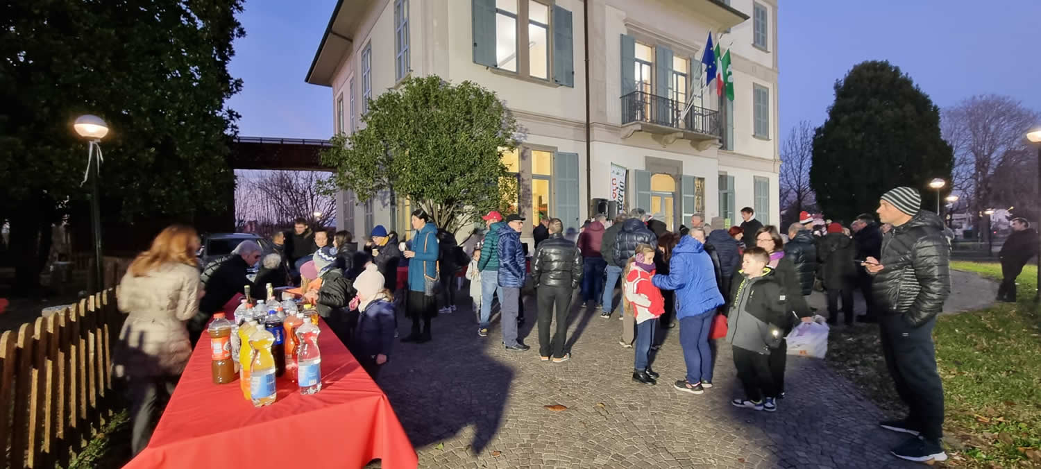 VerderioAlberoNatale1.jpg (138 KB)