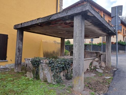lavatoio_cazzulino_ora_2.JPG (44 KB)