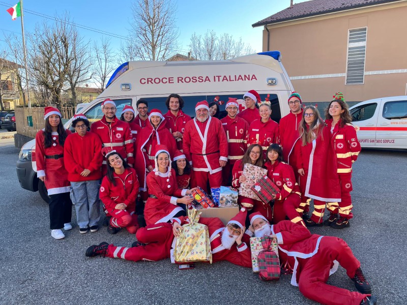 pacchi_natale_croce_rossa_merate_01.jpg (177 KB)