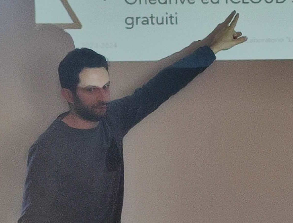 VerderioCrescereDigitalmente3.jpg (64 KB)