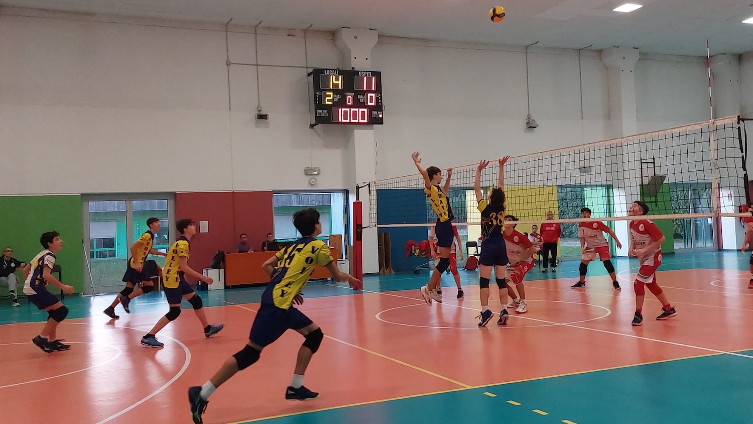 VolleyU171.jpg (355 KB)
