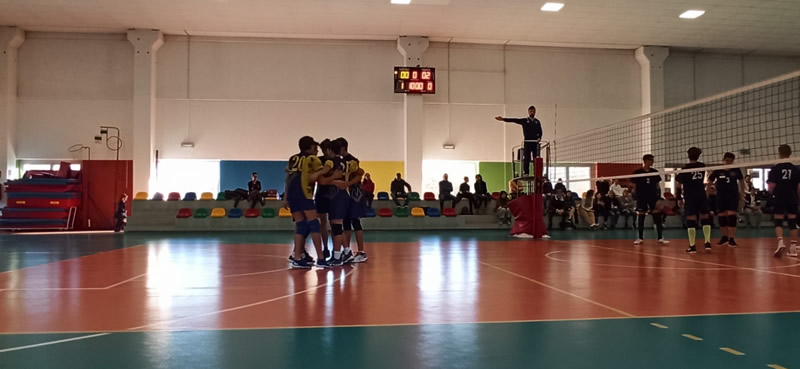 VolleyUnbderGialla1.jpg (61 KB)
