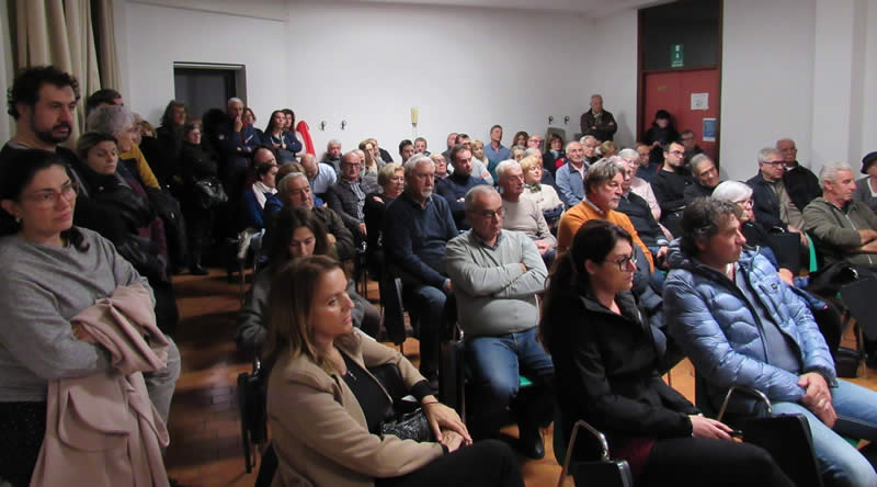 assemblea_pubblica_montevecchia_04.jpg (53 KB)