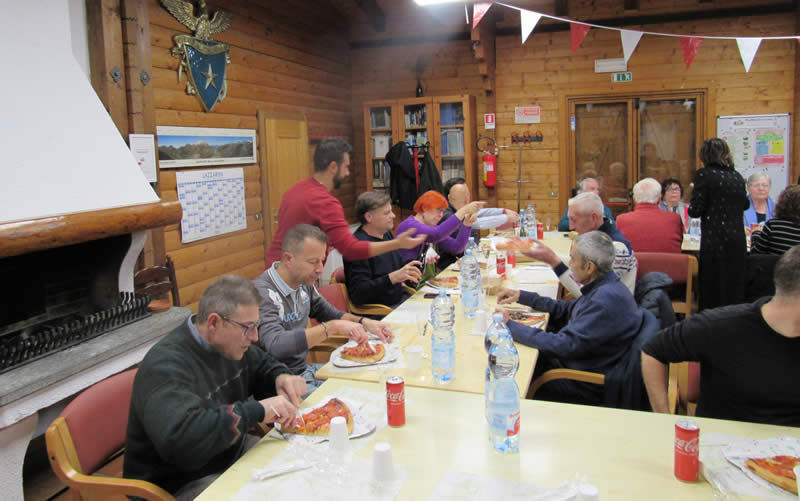 cena_associazioni_montevecchia_05.jpg (62 KB)