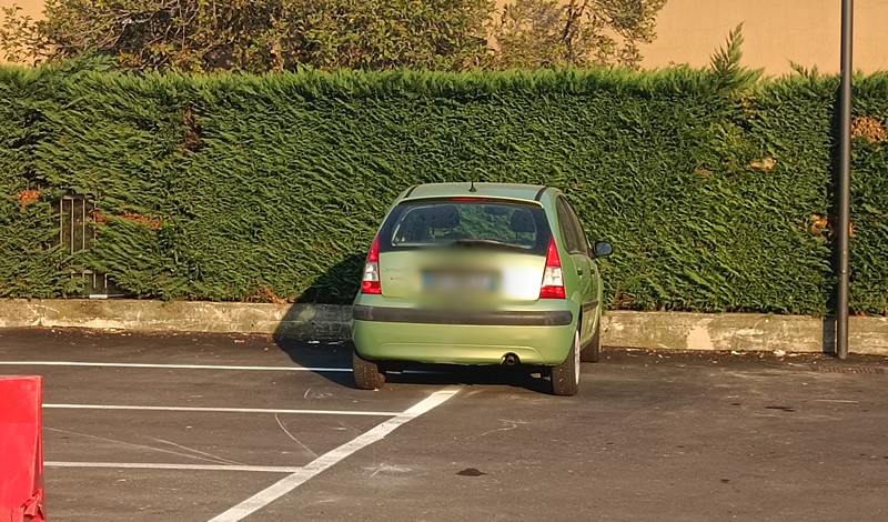 MerateParcheggioAuto1.jpg (227 KB)