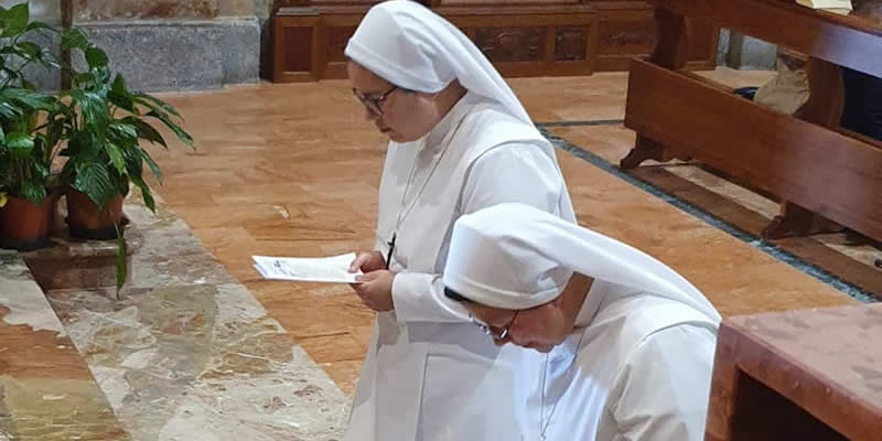 Brivio le suore della Santa Croce rinnovano i loro voti