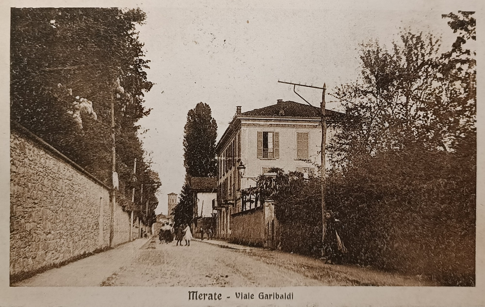 MerateViaGaribaldi2.jpg (334 KB)