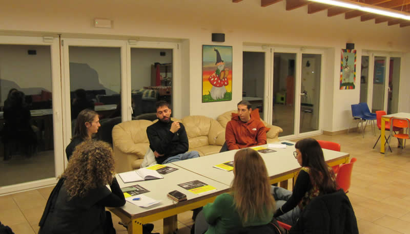 incontro_giovani_rifugio_lomagna_02.jpg (46 KB)
