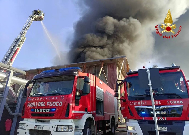 CavenagoIncendioDitta1.jpg (111 KB)