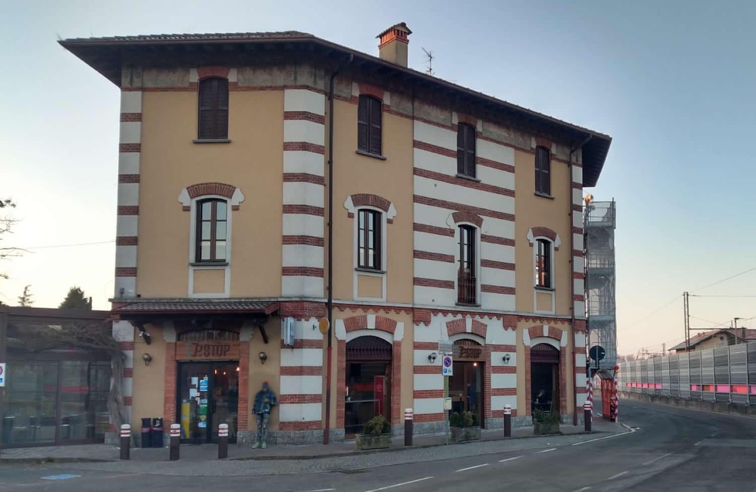 CernuscoEdificioStazione.jpg (105 KB)