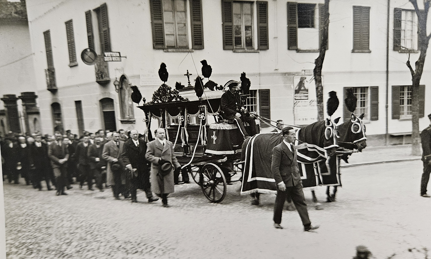 FuneraleBaslini7.jpg (538 KB)