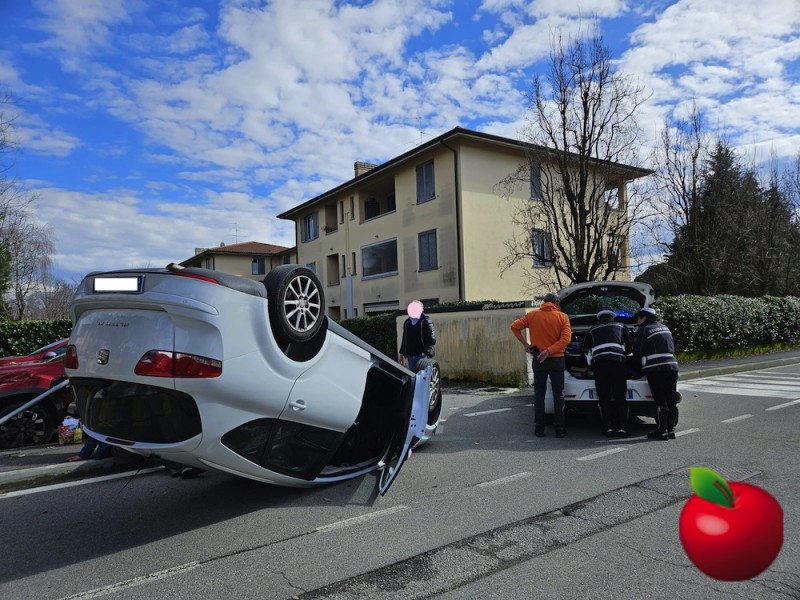 MerateAutoCappottata3_001.jpg (137 KB)