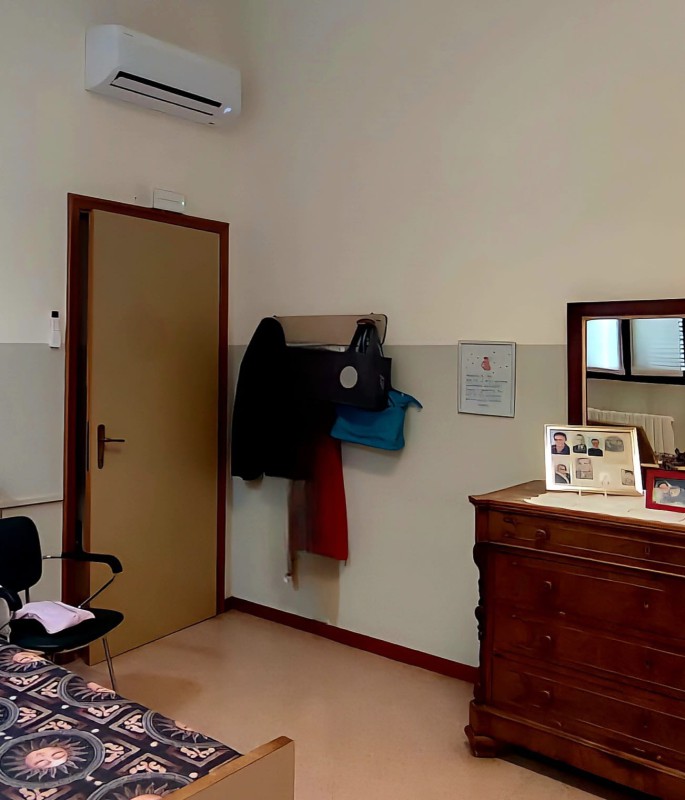 Casa_Albergo._stanza.split.jpeg (78 KB)