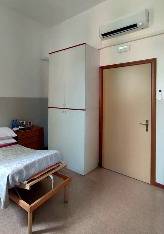 Casa_Albergo.stanza.split2.jpeg (61 KB)