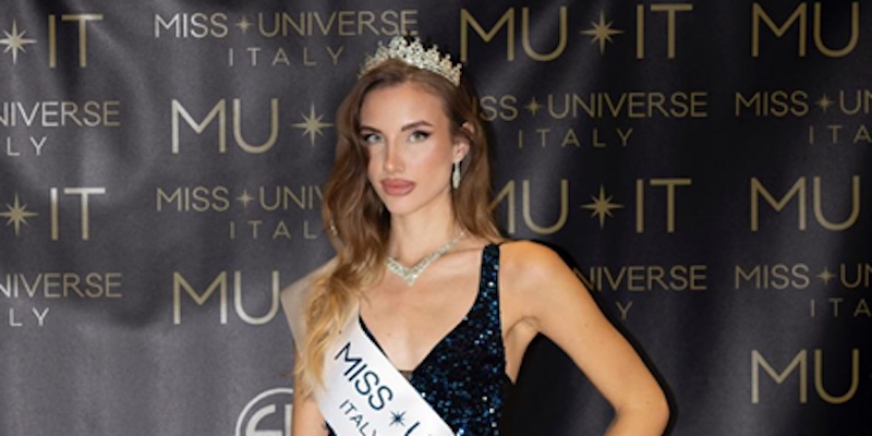 annaforlinimissuniverse3pr-2.jpg (91 KB)