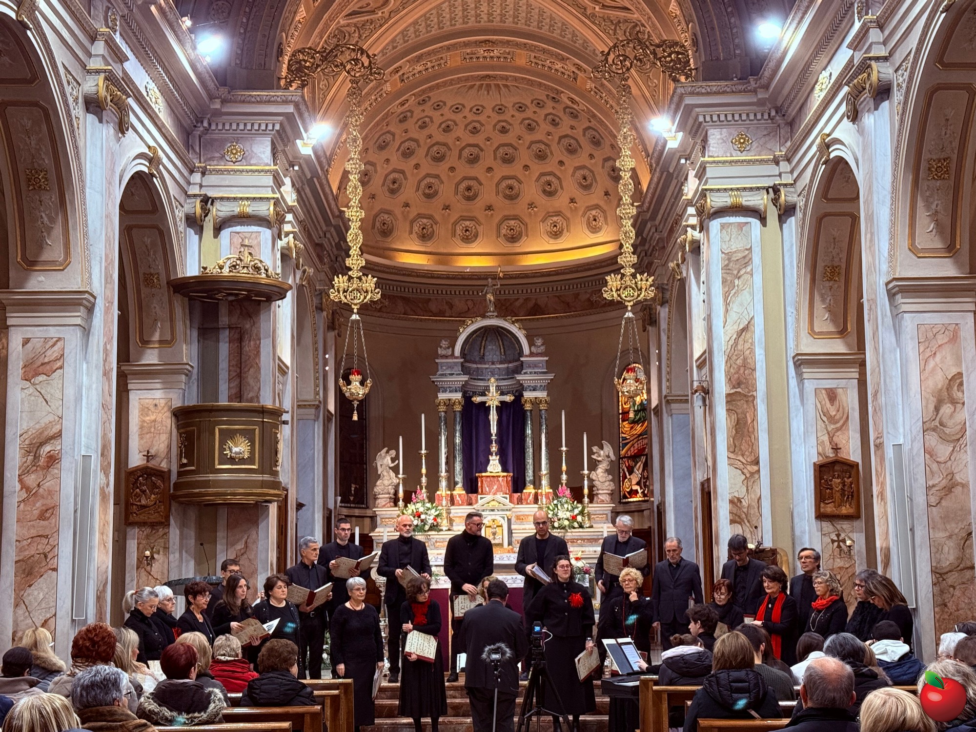 4LomagnaConcertoNataleChiesa.jpg (925 KB)