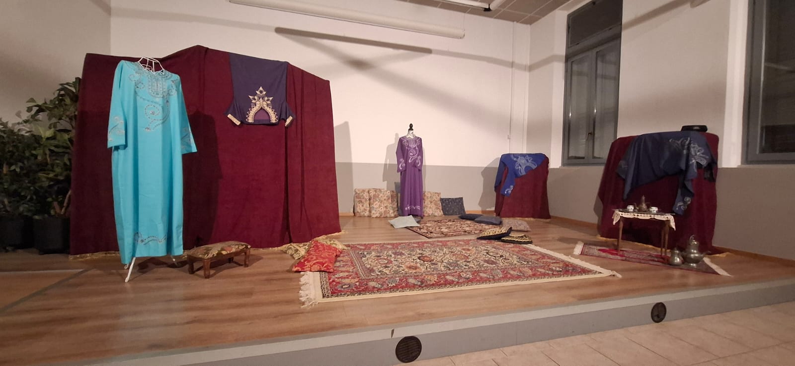 LomagnaDonneTeatro4.jpg (108 KB)