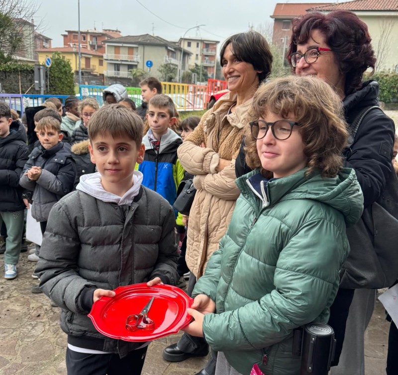 Lomagna_scuola_taglio_nastro3.jpeg (168 KB)