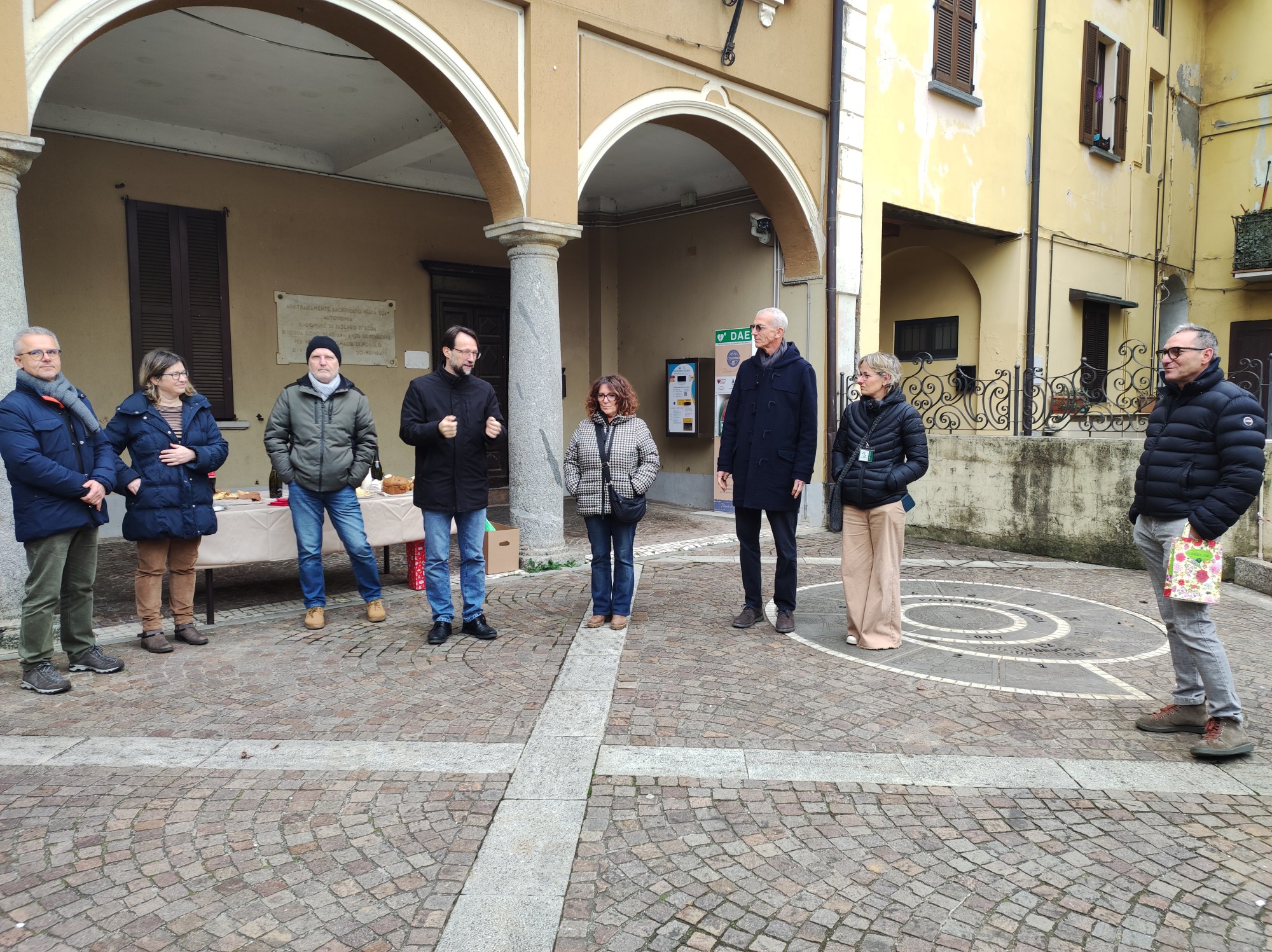 PadernoAuguriVolontari__4_.jpg (868 KB)