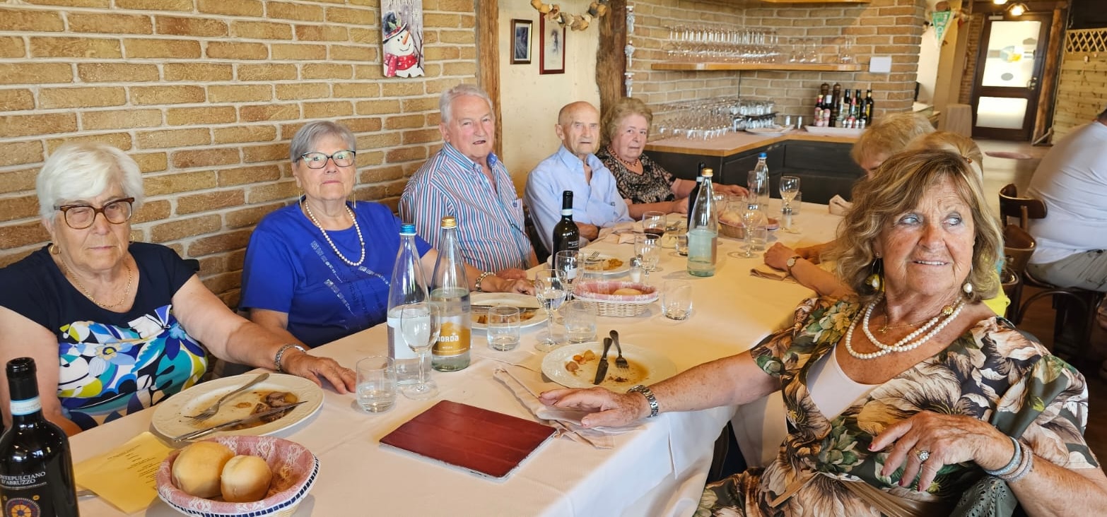 Airuno_pranzo_centro_anziani3.jpeg (440 KB)