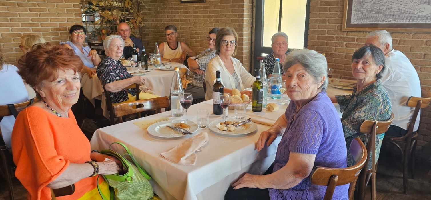 Airuno_pranzo_centro_anziani4.jpeg (370 KB)