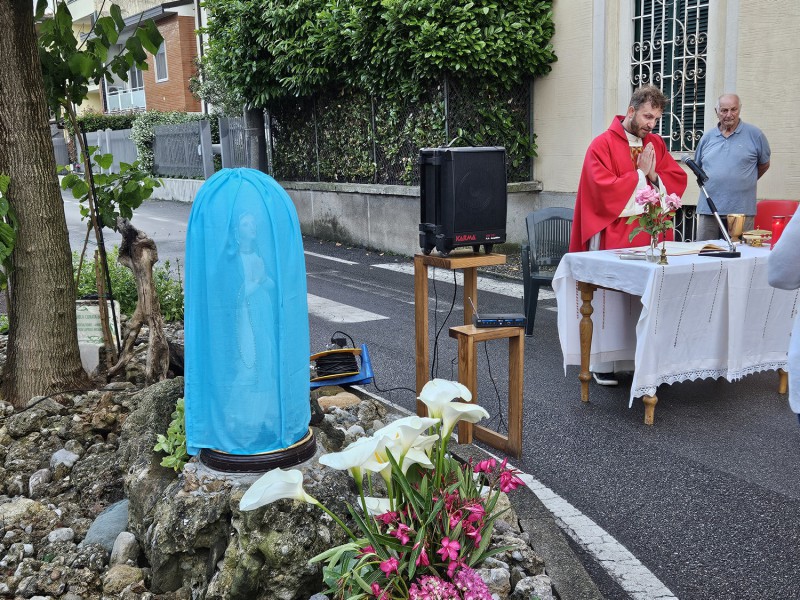 LomagnaStatuaMadonna3.jpg (201 KB)