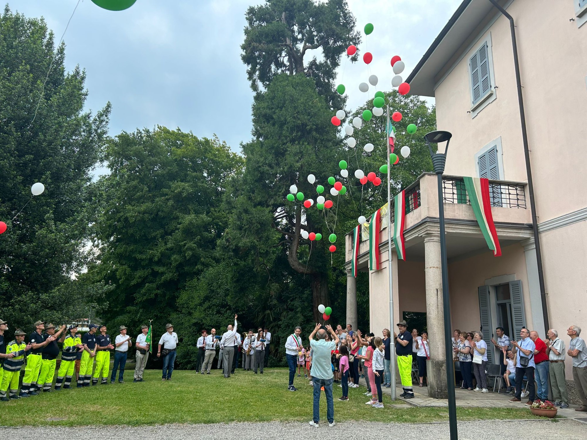 Robbiate_2_giugno3.jpeg (863 KB)