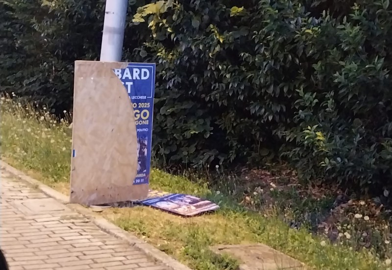 Lega_manifesti_strappati2.jpeg (117 KB)