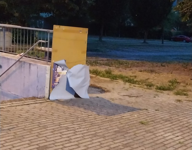 Lega_manifesti_strappati5.jpeg (96 KB)
