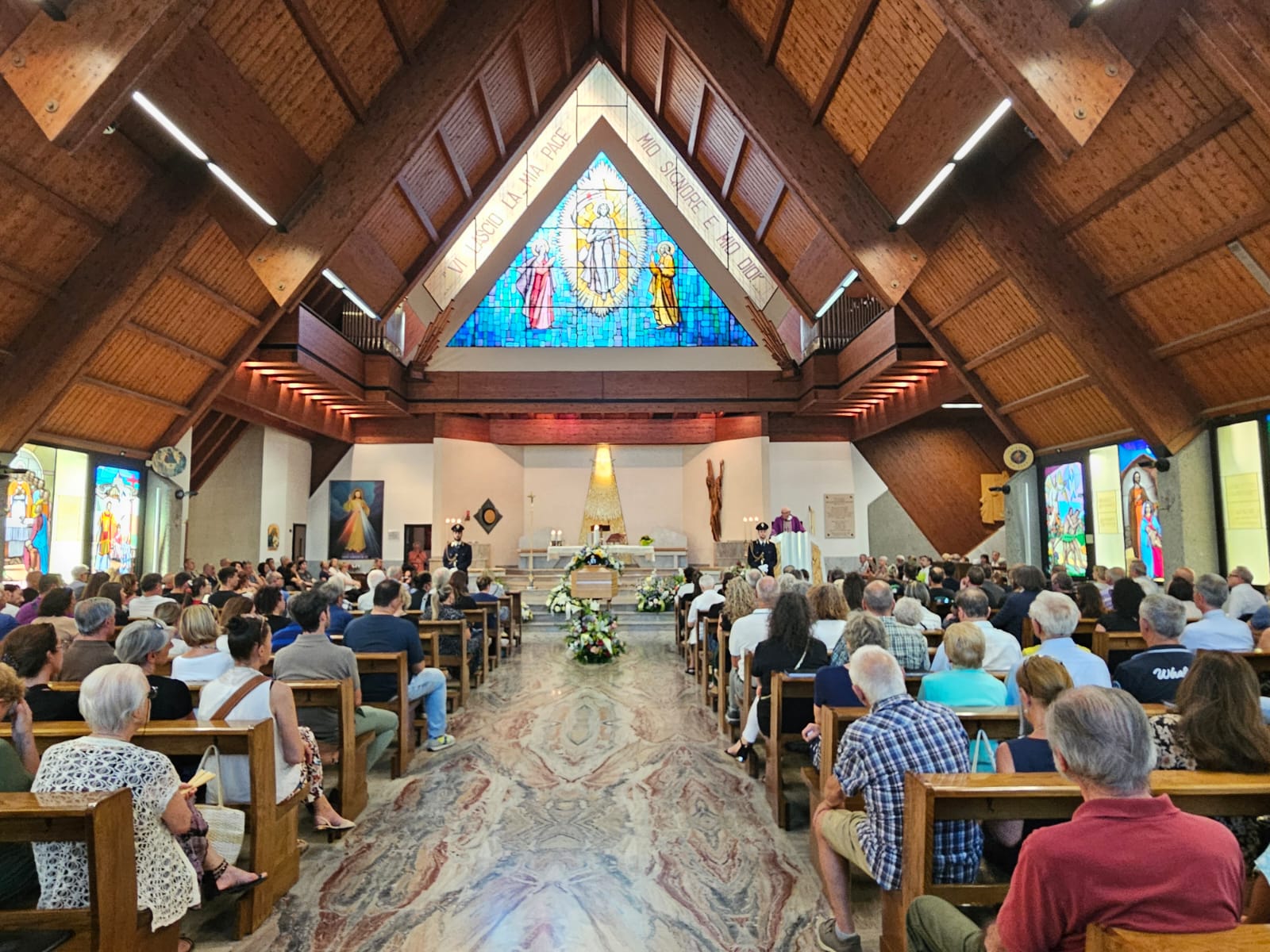 LucaBrigattiFunerale4.jpg (302 KB)