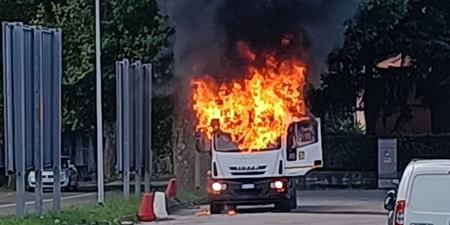 camionbruciatovialevalsugana2pr.jpg (39 KB)