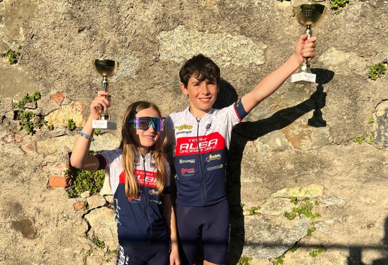 CHLOE_GALBIATI_E_VALENTINO_CASIRAGHI.jpg (190 KB)