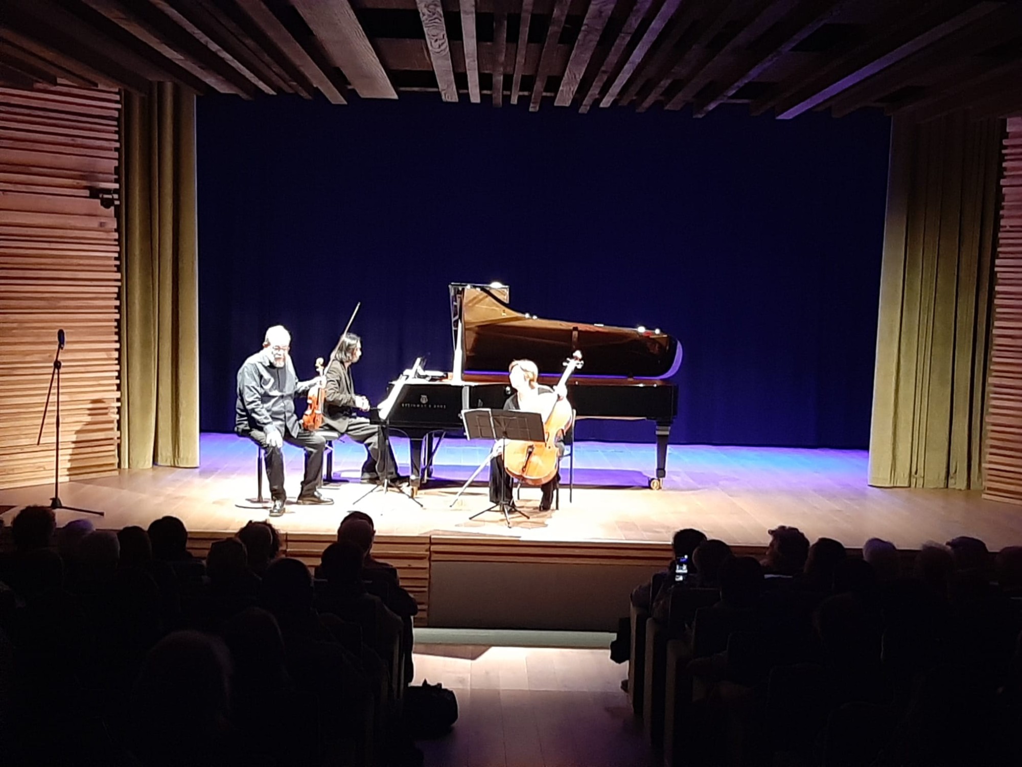 ConcertoEzioBosso4.jpg (356 KB)
