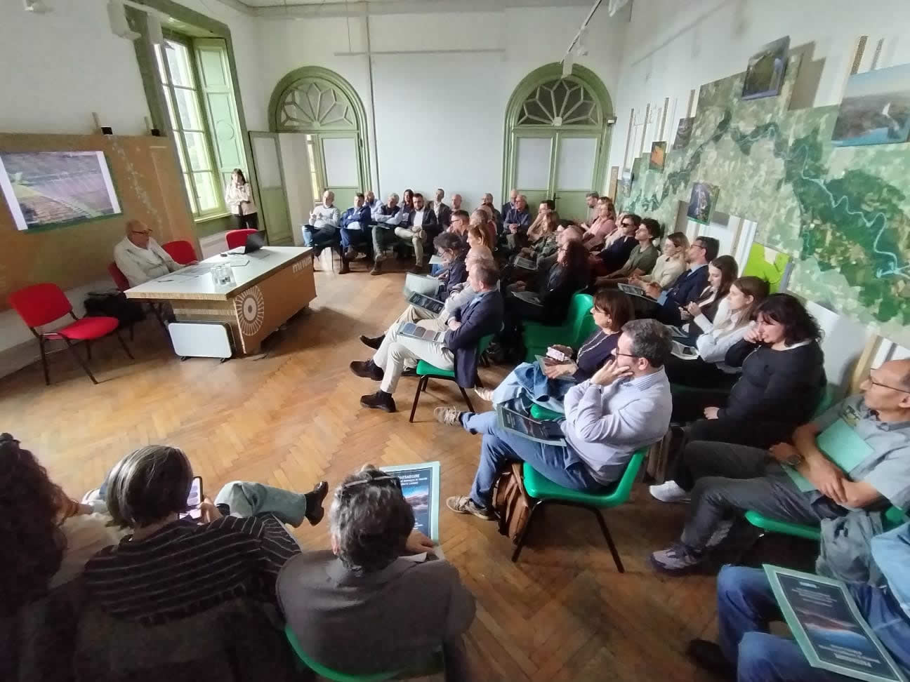 PresentazionePaesggioAdd.jpg (127 KB)