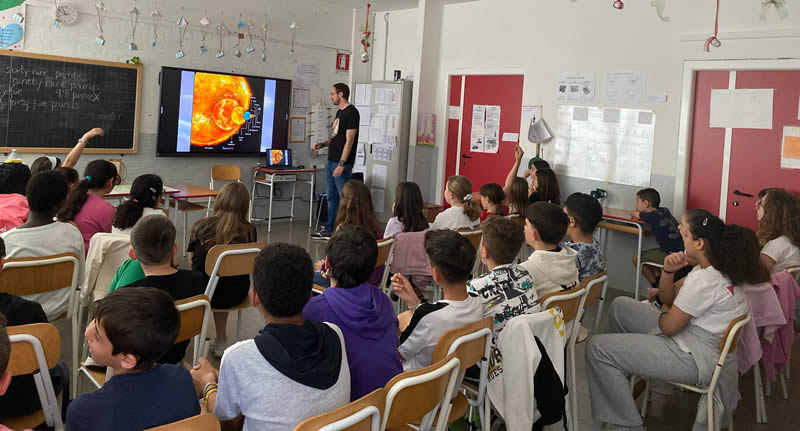 incontro_ingegnere_esa_rovelli_scuola_lomagna_01.jpg (65 KB)