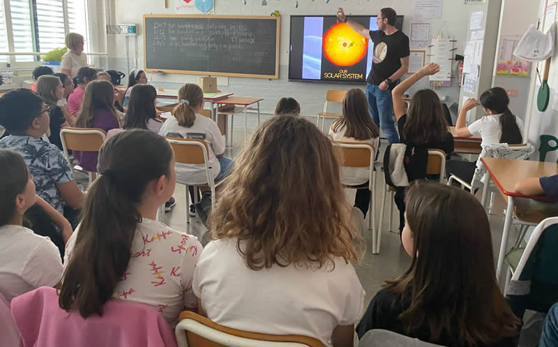 incontro_ingegnere_esa_rovelli_scuola_lomagna_02.jpg (66 KB)
