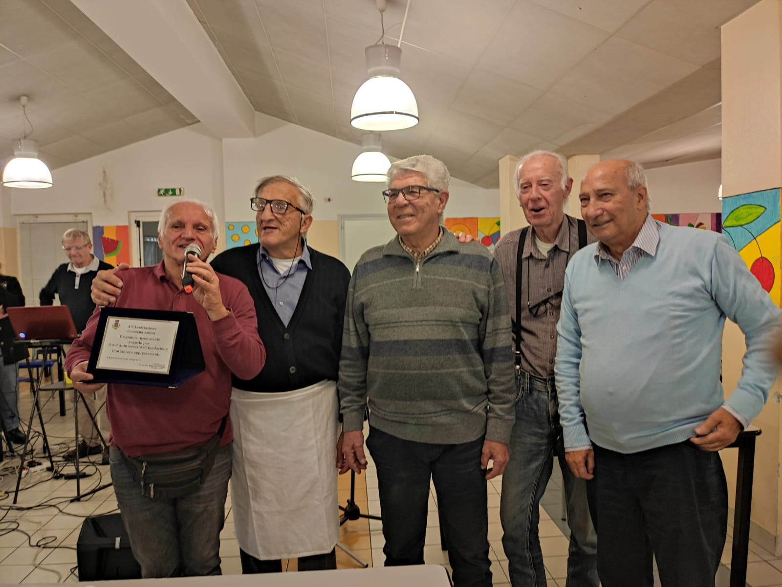 3LomagnaAmicaApericena.jpg (199 KB)