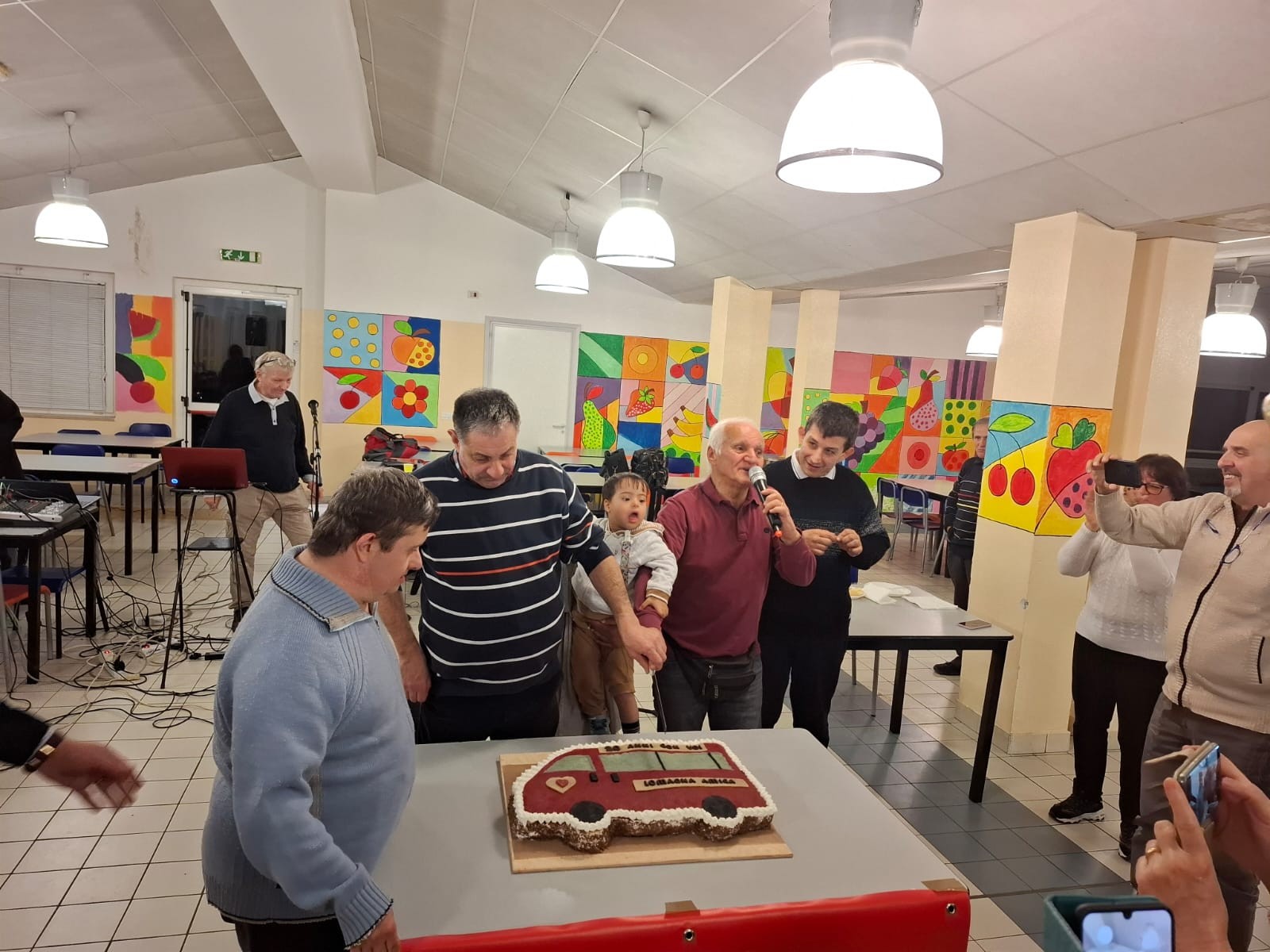 9LomagnaAmicaApericena.jpg (258 KB)