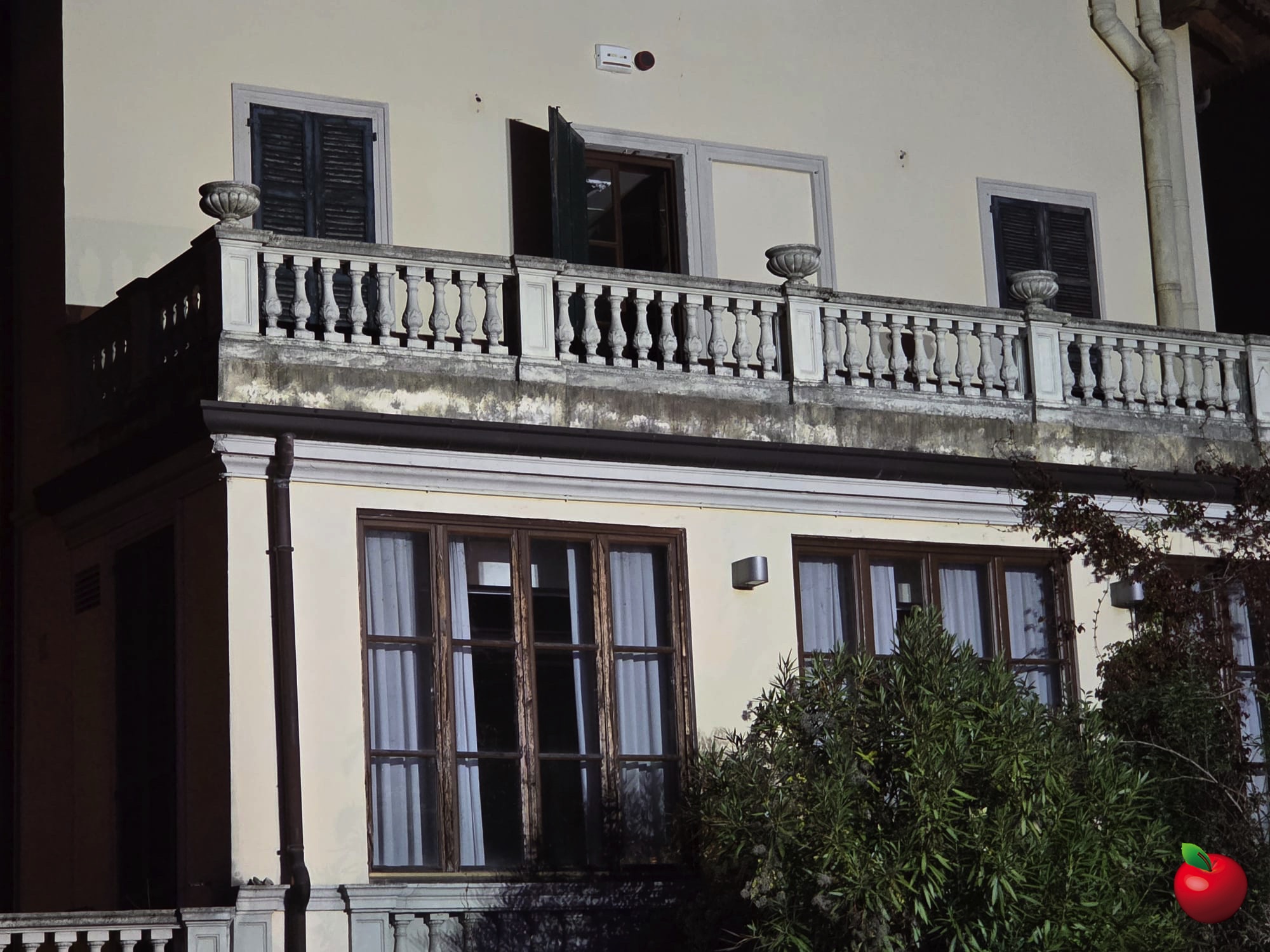 Incendio_VillaOttocento4.jpg (557 KB)