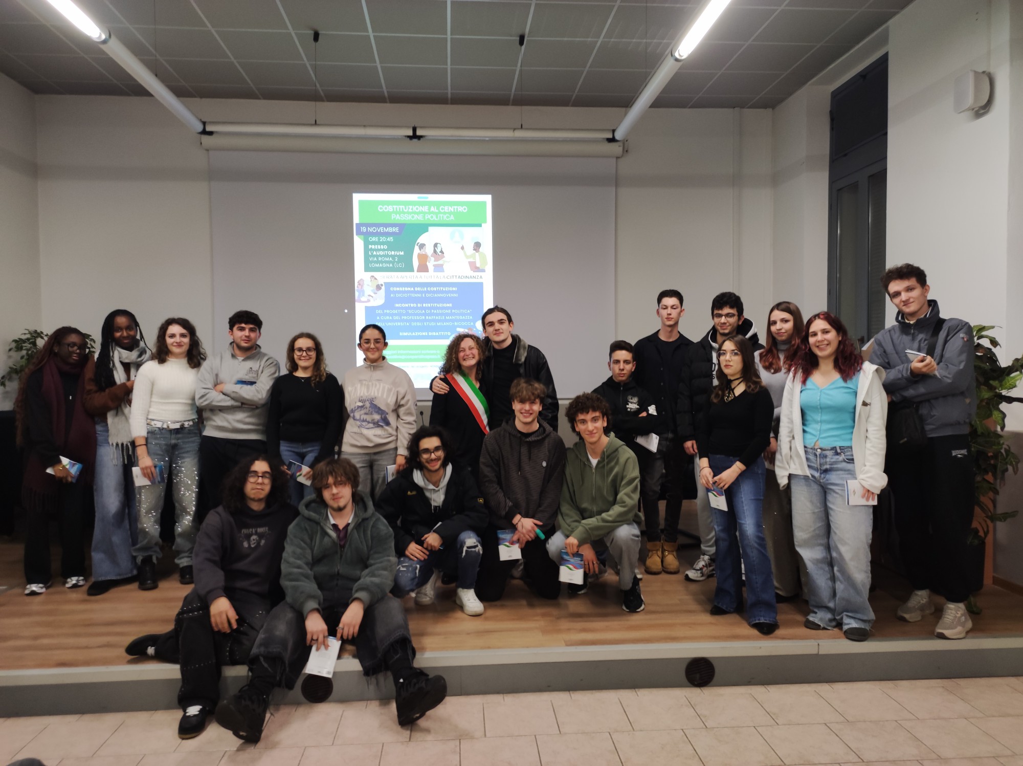 LomagnaConsegnaCostituzione__3__prima.jpg (397 KB)