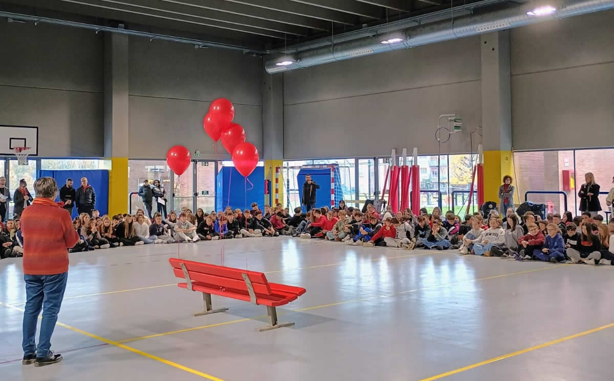 MerateRossaScuole4.jpg (99 KB)