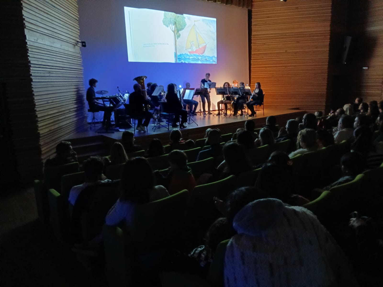 Merateauditorium1.jpeg (125 KB)