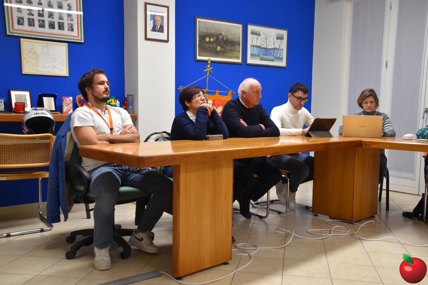 MtvCcSeduta__1_.jpg (235 KB)