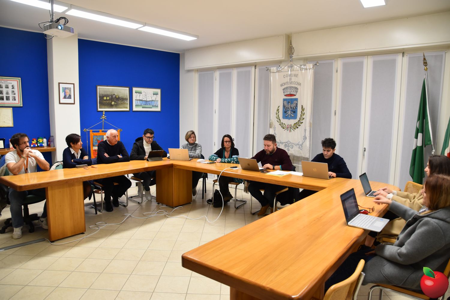 MtvCcSeduta__3_.jpg (242 KB)