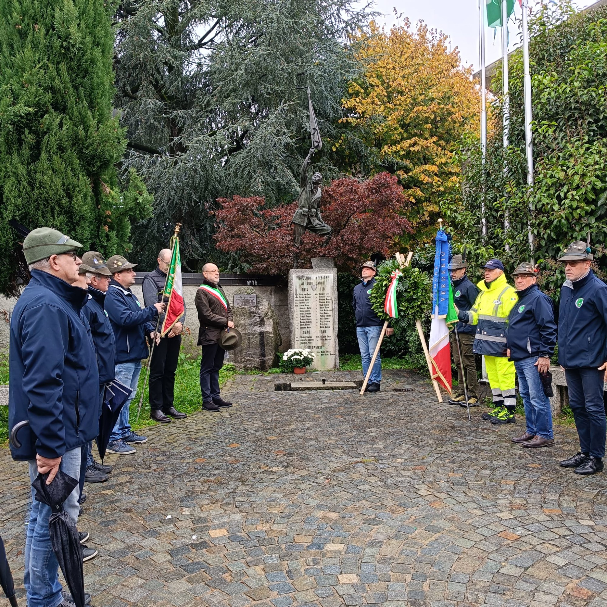 VerderioMemoriaCaduti6.jpg (1.42 MB)