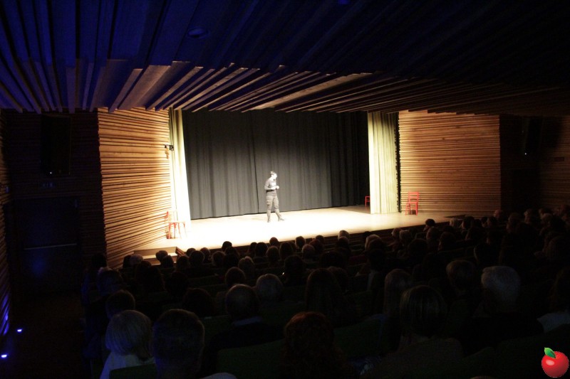 1MerateTeatroLiltR.jpg (73 KB)