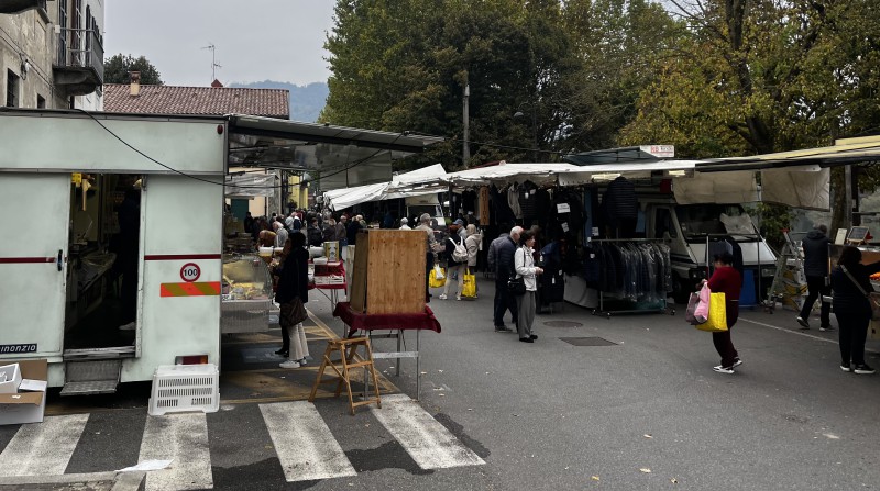 Brivio_Mercato2.jpg (118 KB)