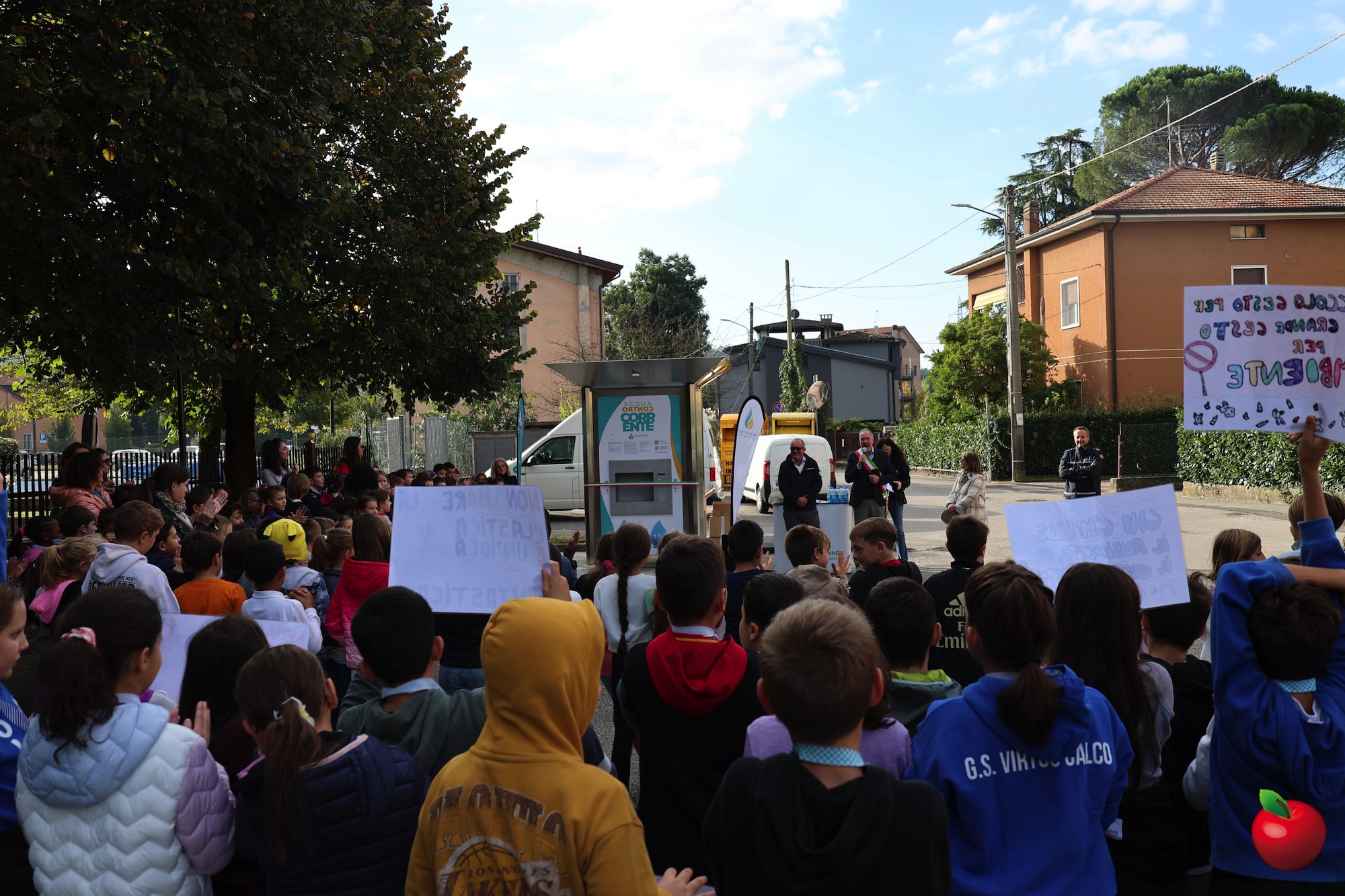 Calco_inaugurazione_casetta_acqua2.jpg (866 KB)