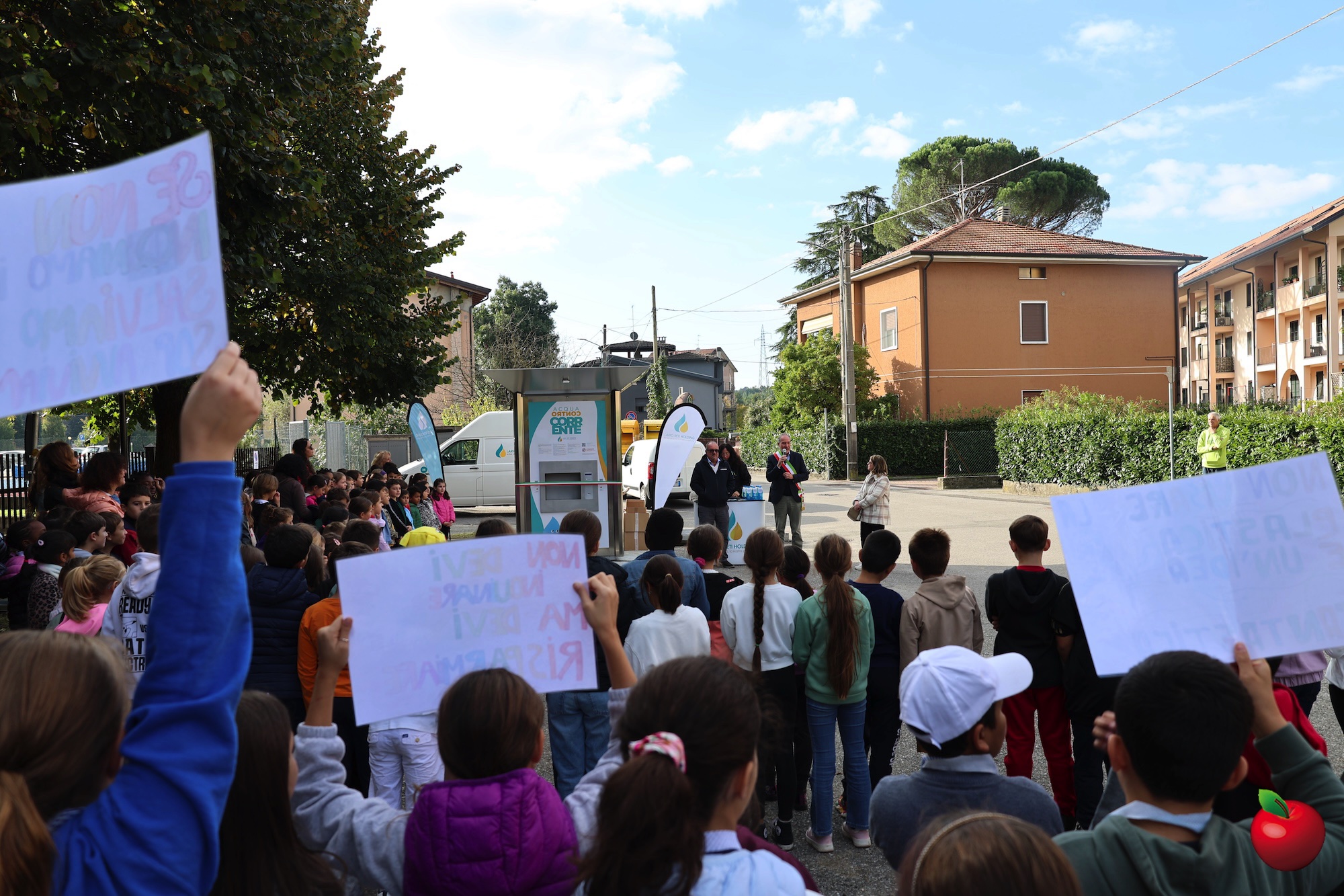 Calco_inaugurazione_casetta_acqua4.jpg (830 KB)